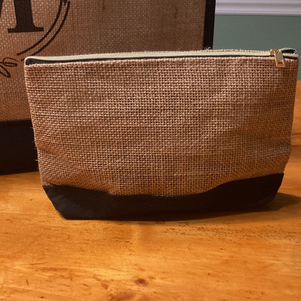 ‘M’ Initial Burlap Tote Bag & Matching Makeup Bag - Picture 6 of 10